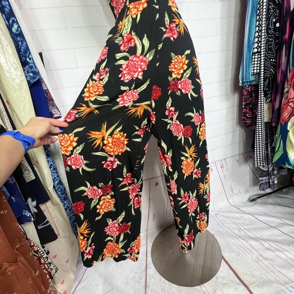 NWT🤩 |•DEREK HEART•| Tropical Floral Lace Up Back Jumpsuit - Picture 3 of 6